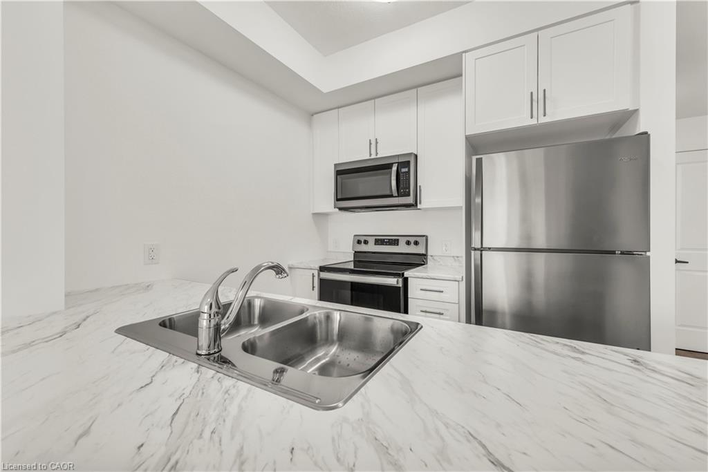 809-460 Dundas Street E Property Photo 9