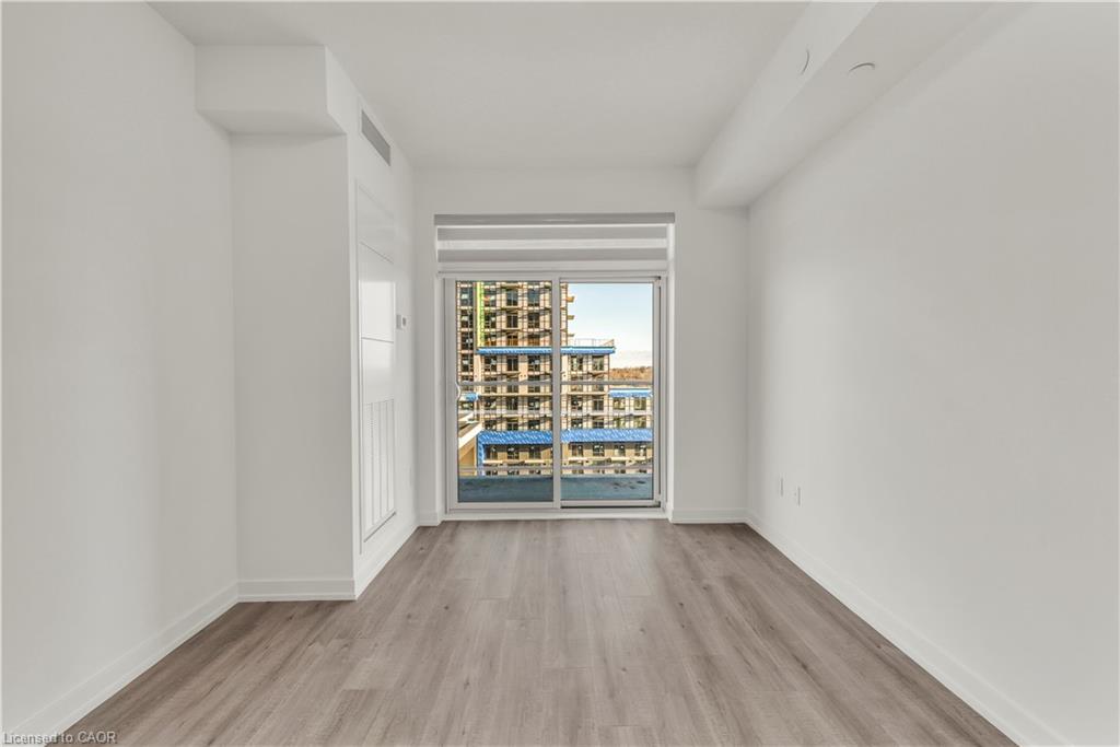 809-460 Dundas Street E Property Photo 13