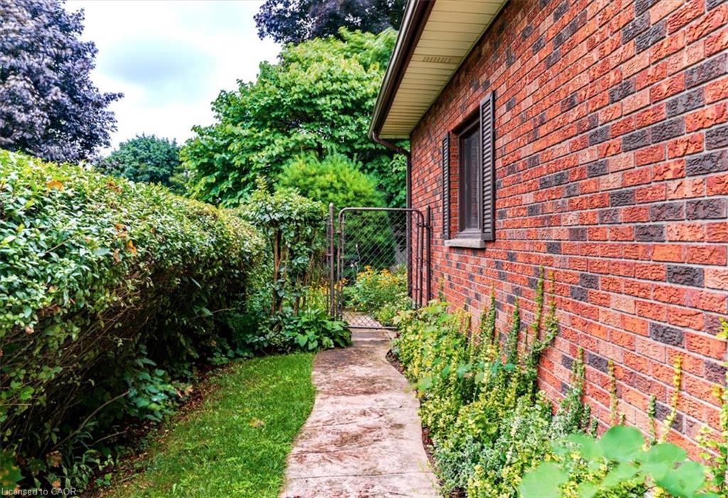 99 Berkley Crescent Property Photo 3