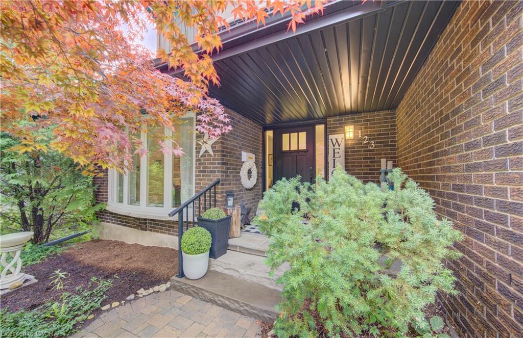 123 Candlewood Crescent Property Photo 2