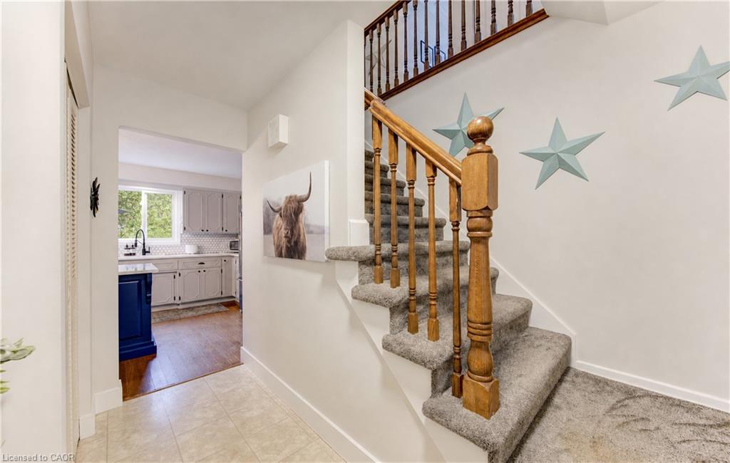 123 Candlewood Crescent Property Photo 3