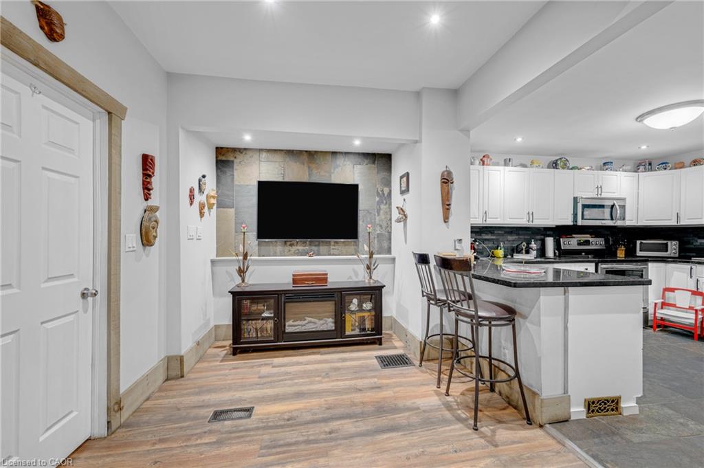 466 Cannon Street E Property Photo 9