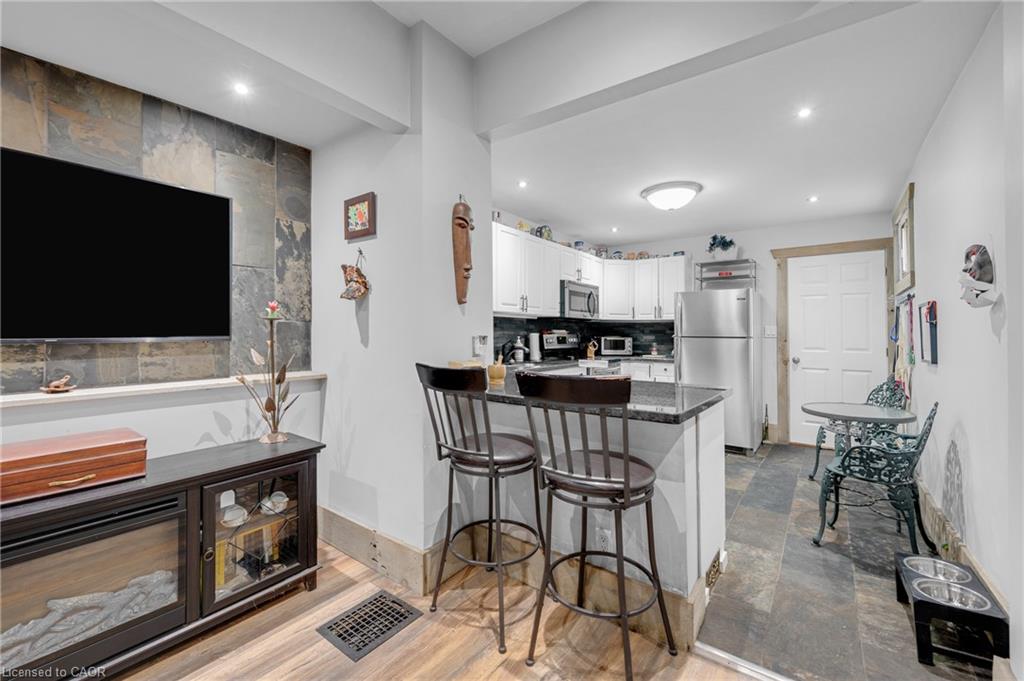 466 Cannon Street E Property Photo 11