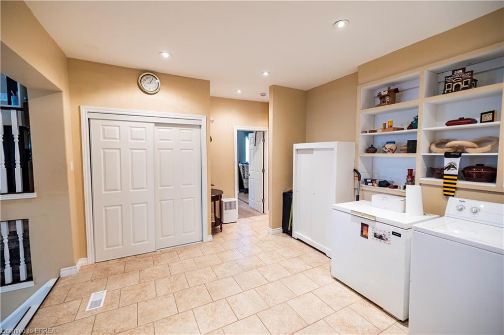 100 Mechanic Street W Property Photo 18