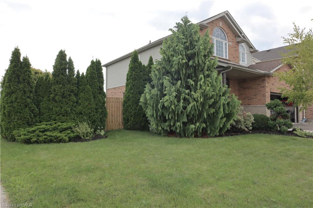 349 Winterberry Boulevard Property Photo 3