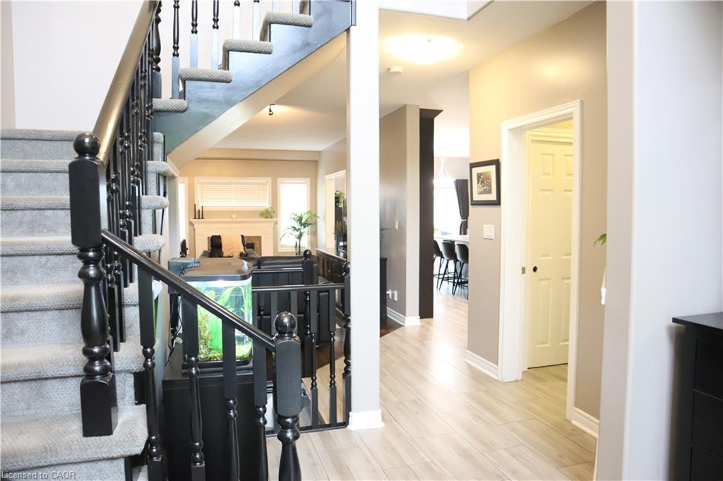 349 Winterberry Boulevard Property Photo 10