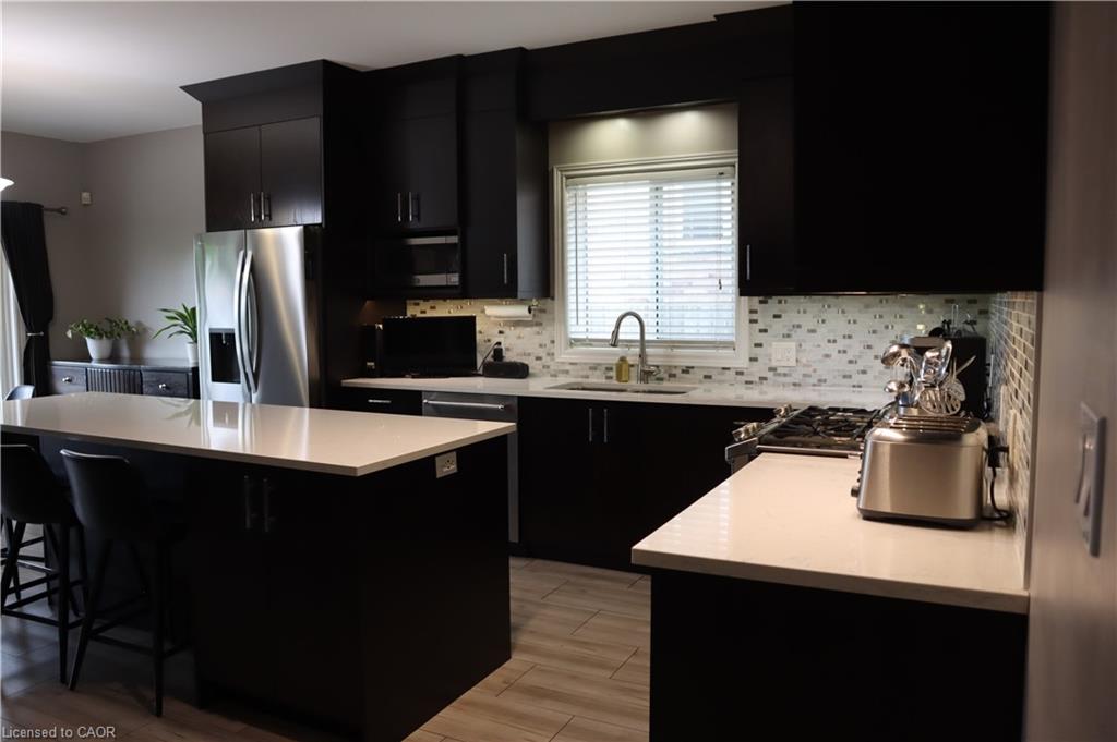 349 Winterberry Boulevard Property Photo 14
