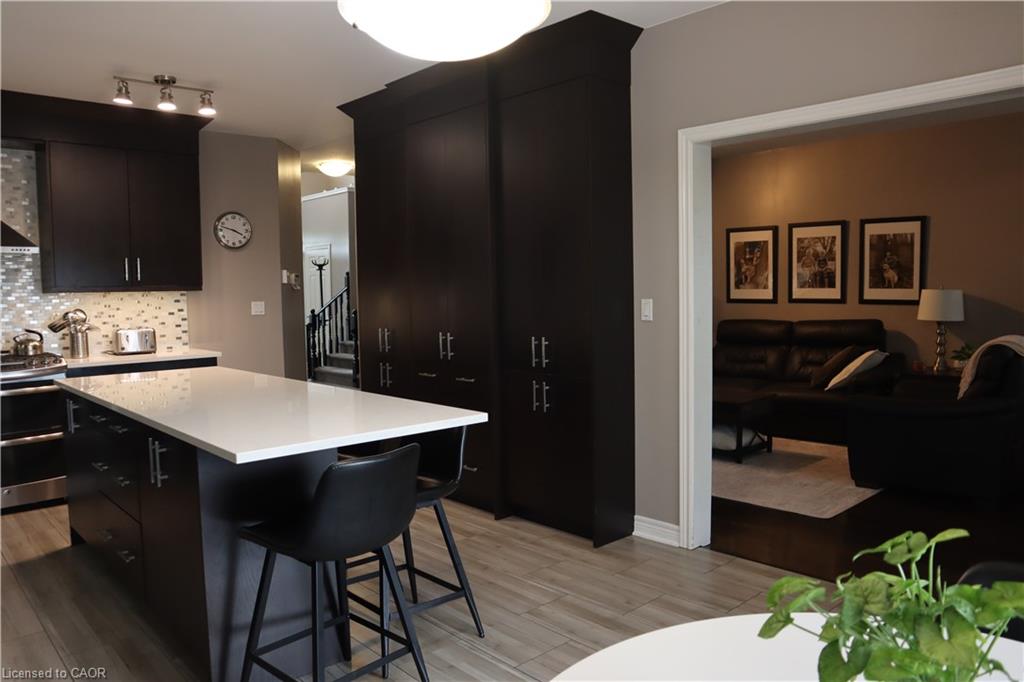 349 Winterberry Boulevard Property Photo 17