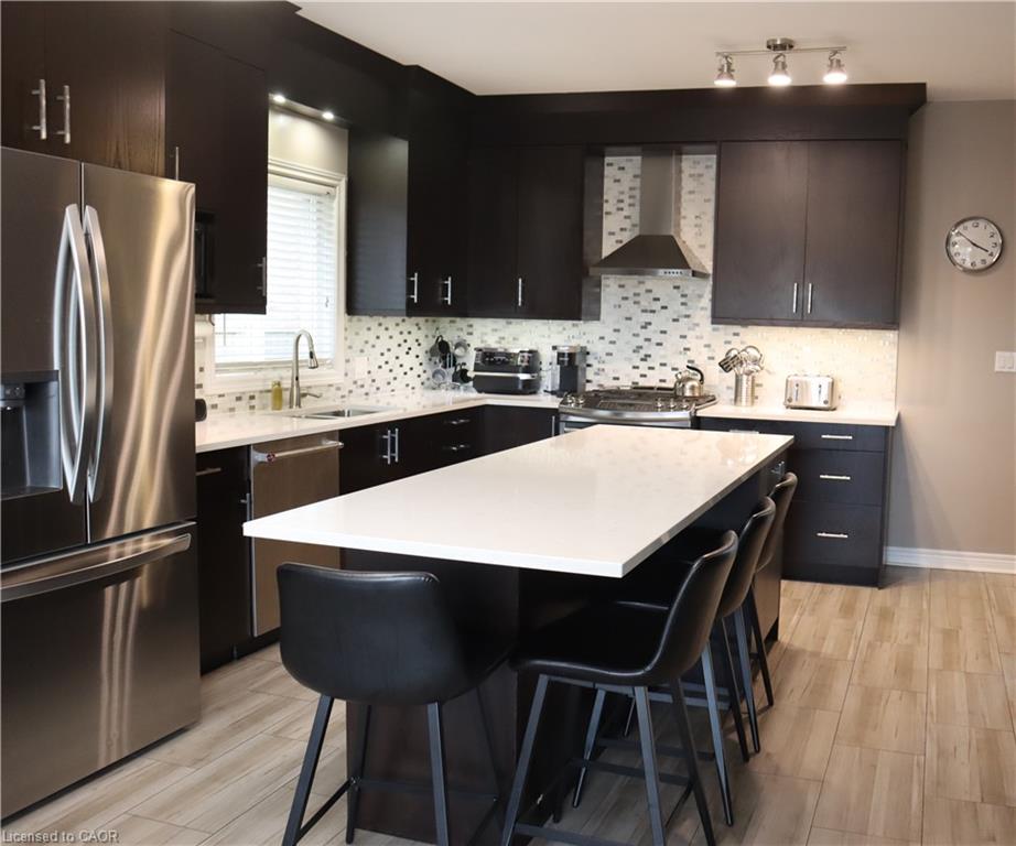349 Winterberry Boulevard Property Photo 18