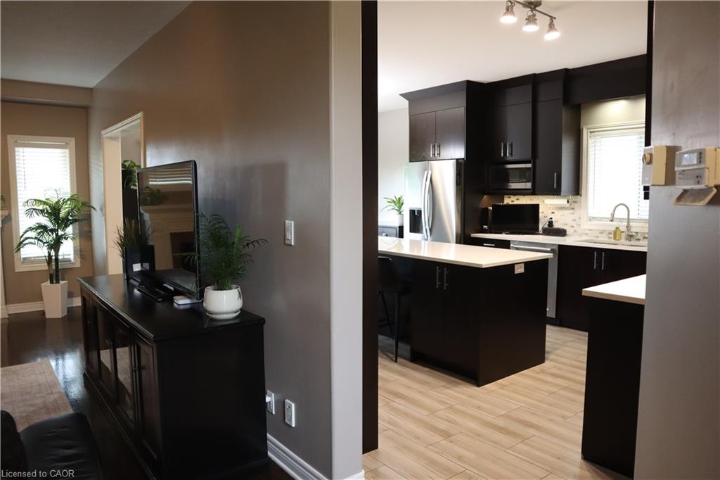 349 Winterberry Boulevard Property Photo 20