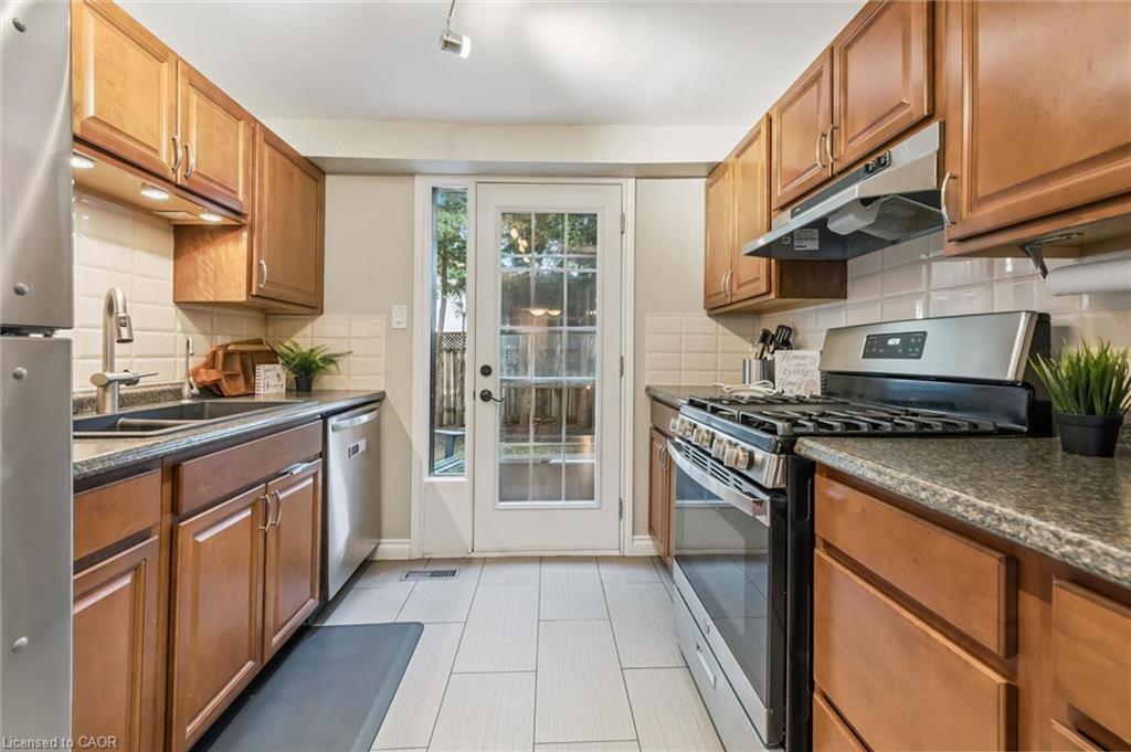 460 Parkview Crescent Property Photo 10