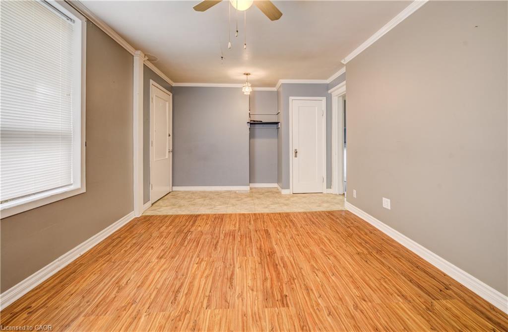 698 King Street W Property Photo 6