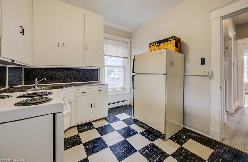 698 King Street W Property Photo 29