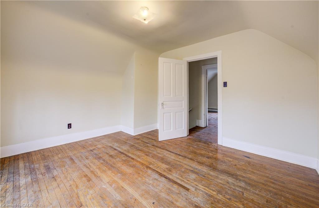 698 King Street W Property Photo 33