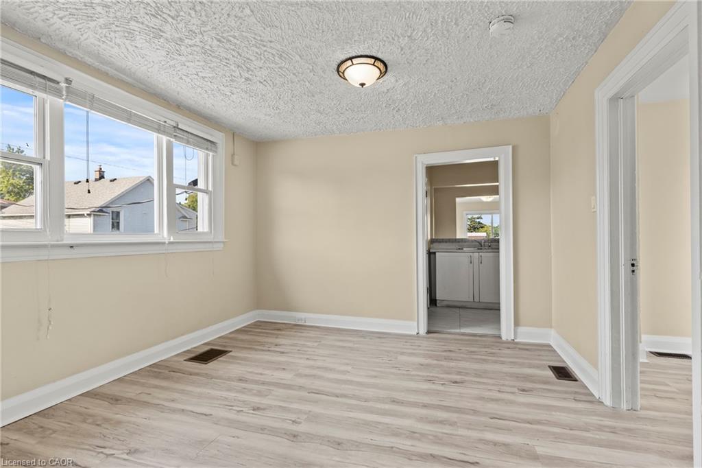 1 West Street N Property Photo 12