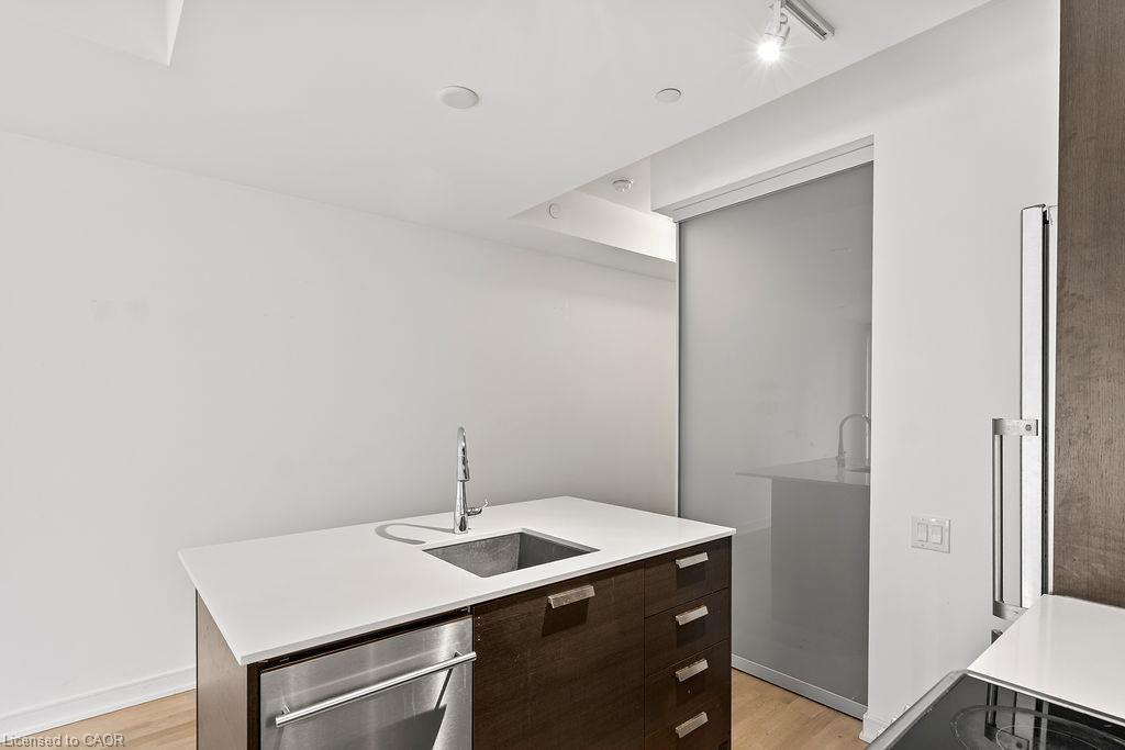 206-57 St Joseph Street Property Photo 19