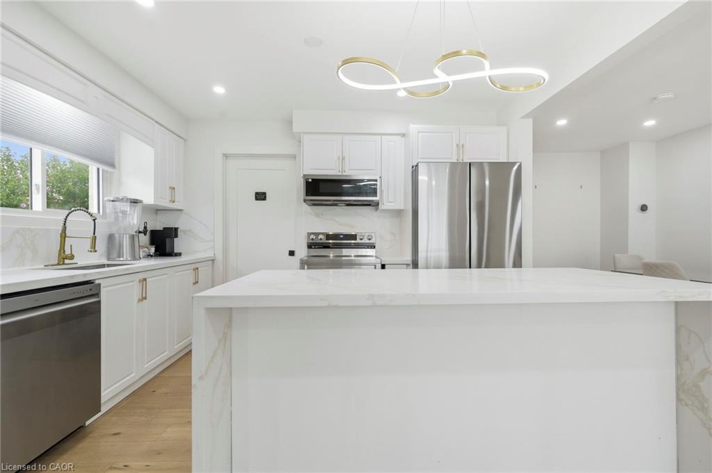 47 Barrington Drive Property Photo 3