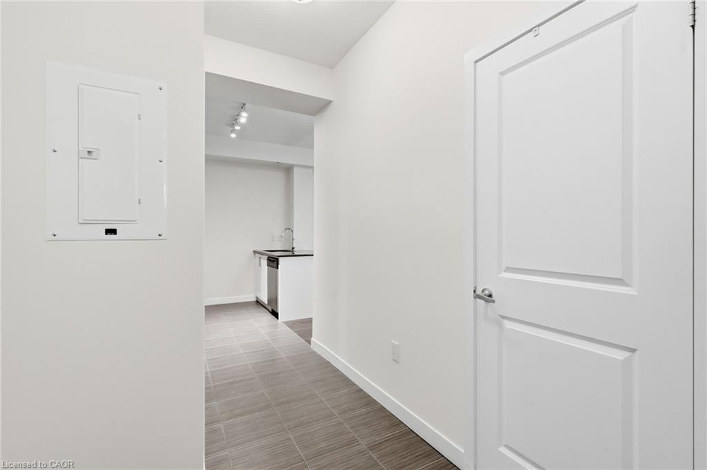 201-90 Charlton Avenue W Property Photo 5