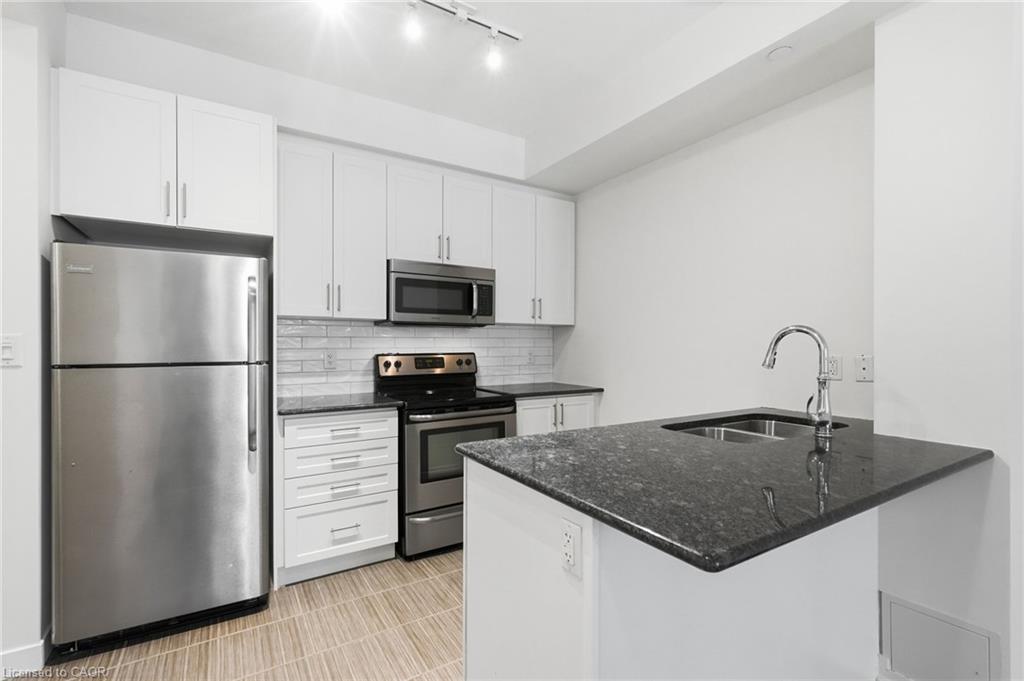 201-90 Charlton Avenue W Property Photo 7