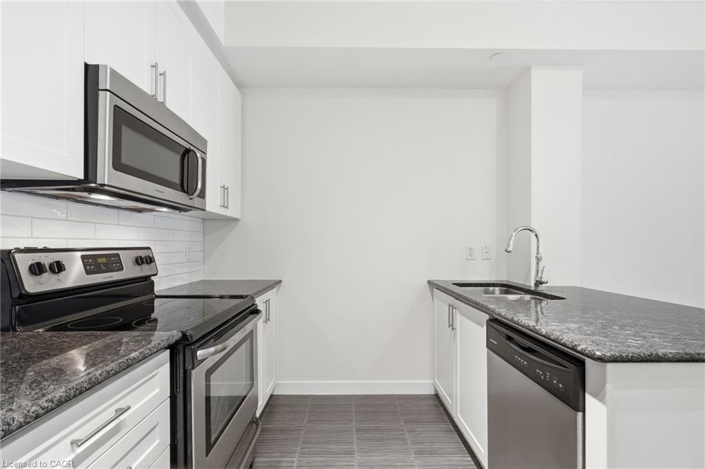 201-90 Charlton Avenue W Property Photo 10
