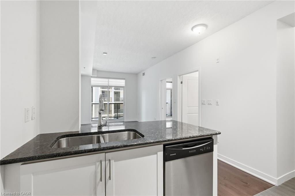 201-90 Charlton Avenue W Property Photo 12