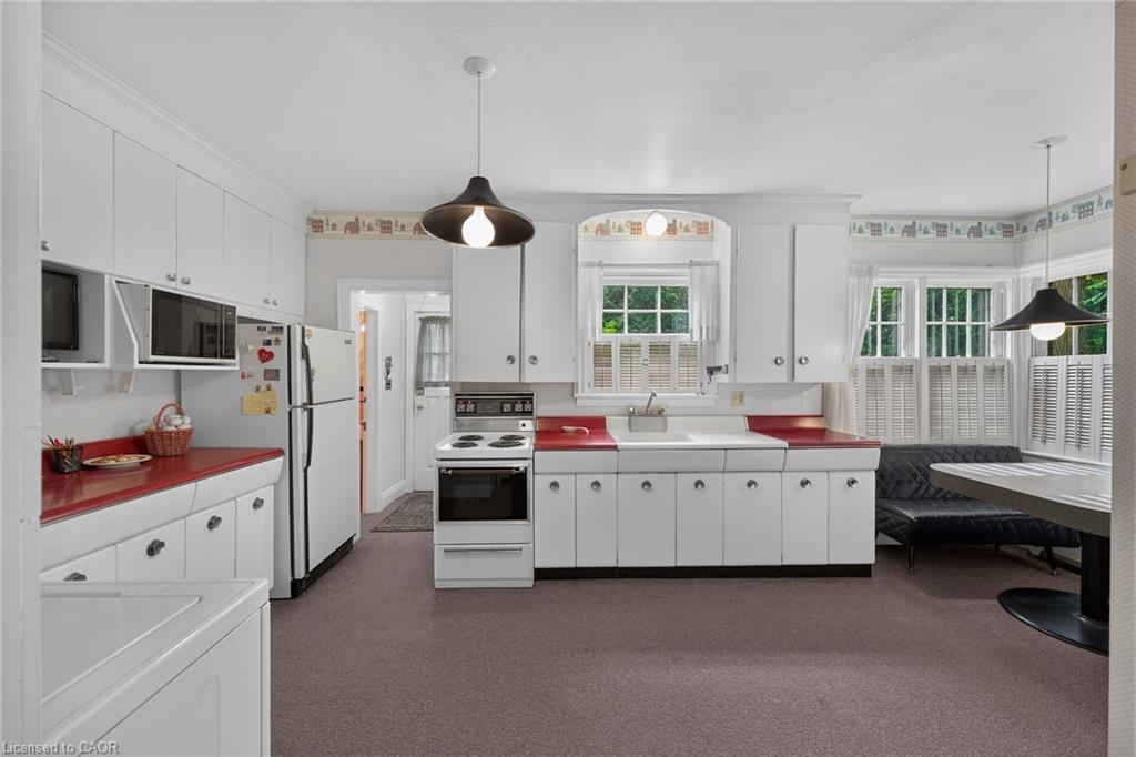 48 Garner Road W Property Photo 17