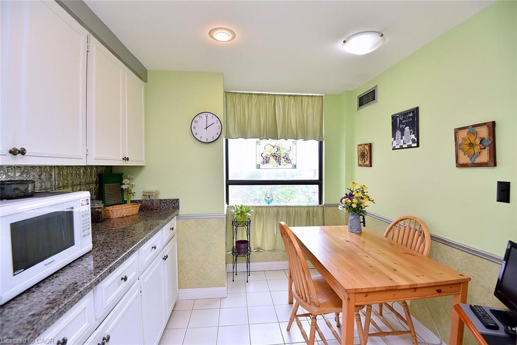 706-222 Jackson Street W Property Photo 14