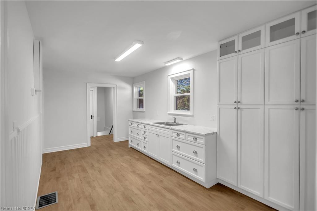 136 King Street Property Photo 10