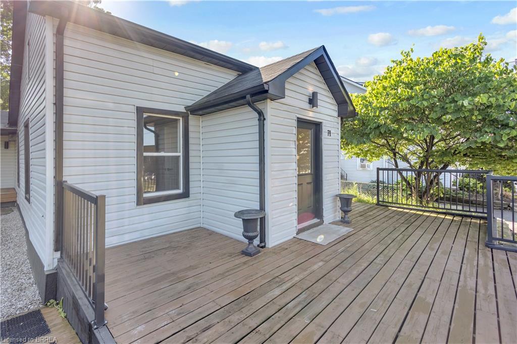71 Kent Street N Property Photo 3
