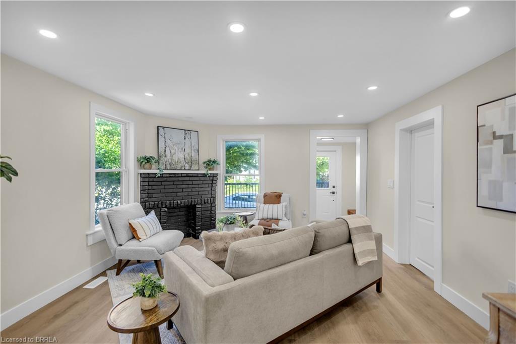 71 Kent Street N Property Photo 6