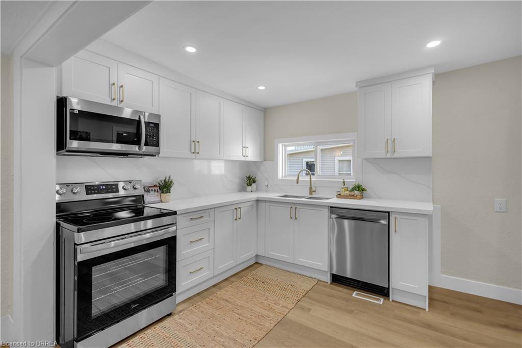 71 Kent Street N Property Photo 14