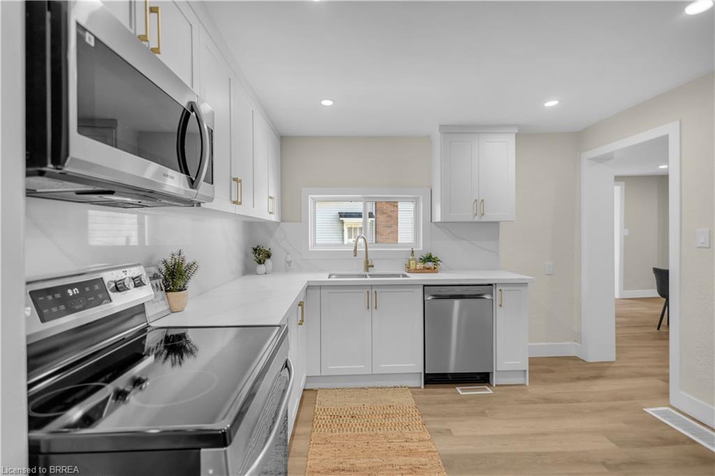 71 Kent Street N Property Photo 15
