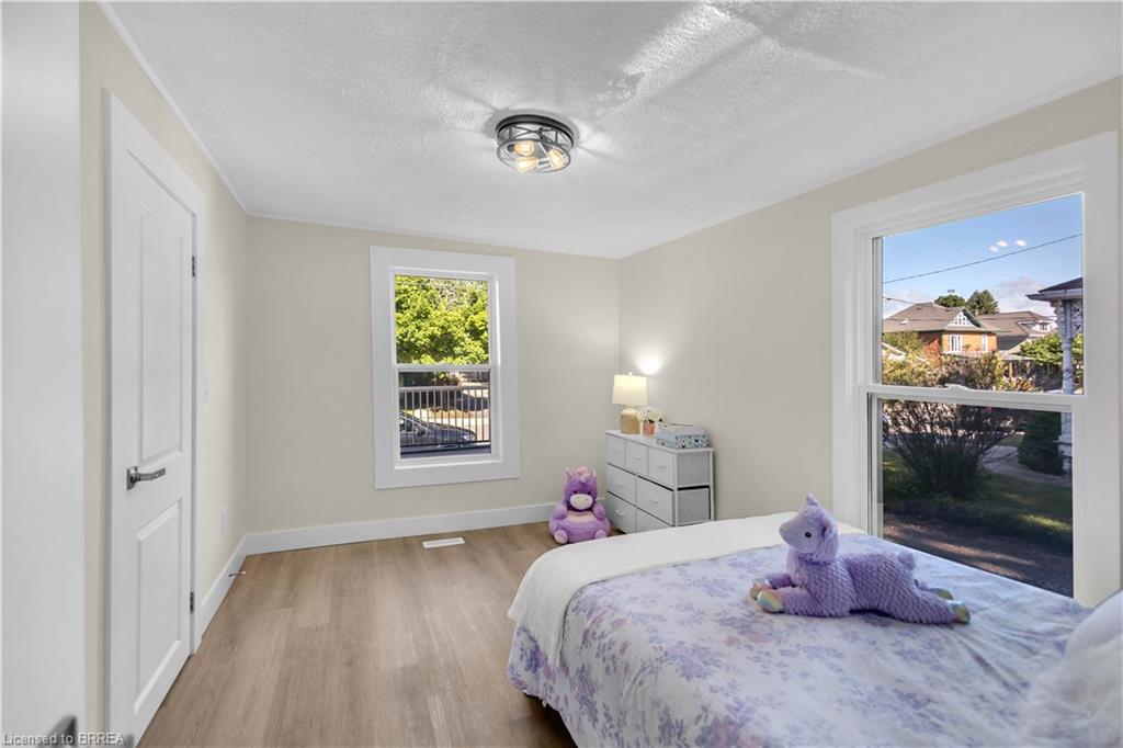 71 Kent Street N Property Photo 21
