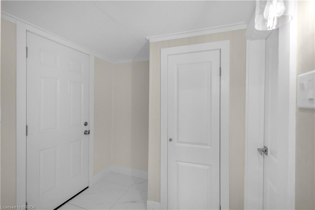71 Kent Street N Property Photo 25