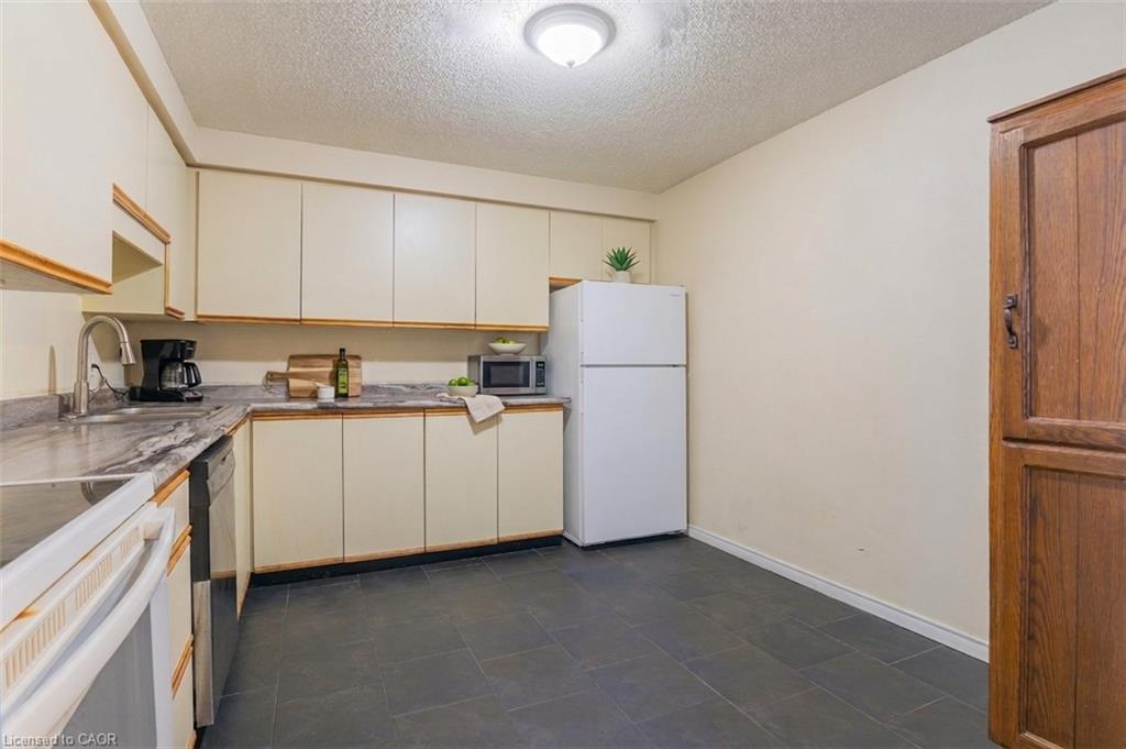 708-55 Green Valley Drive Property Photo 5