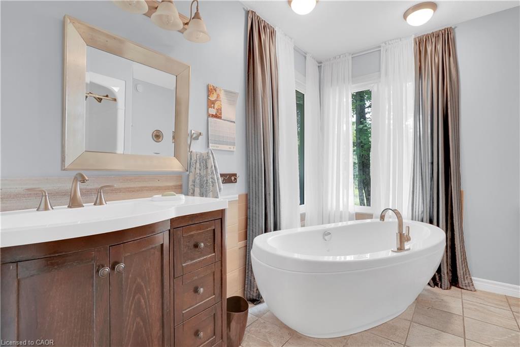 20 Deerhurst Highlands Drive Property Photo 8