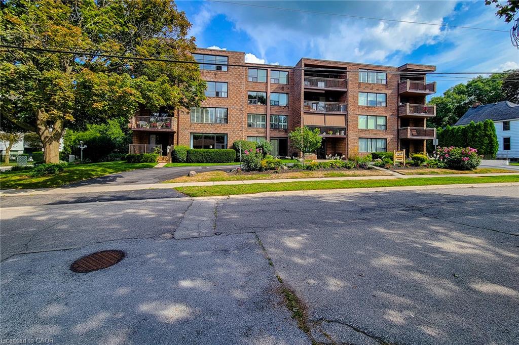 405-28 Robinson Street N Property Photo 1
