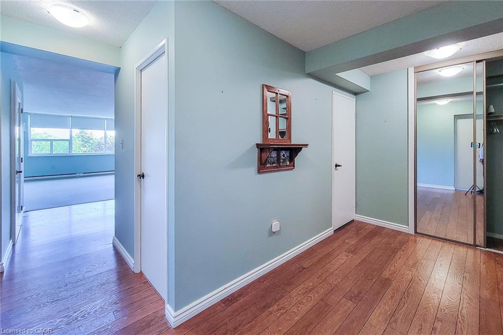 405-28 Robinson Street N Property Photo 3