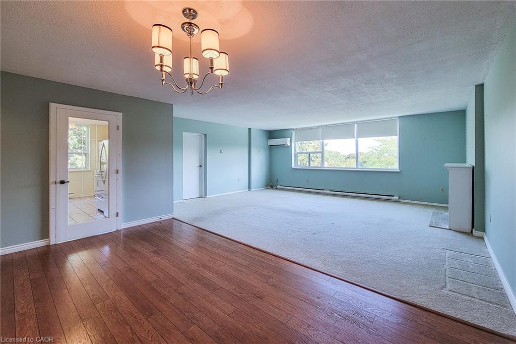 405-28 Robinson Street N Property Photo 6