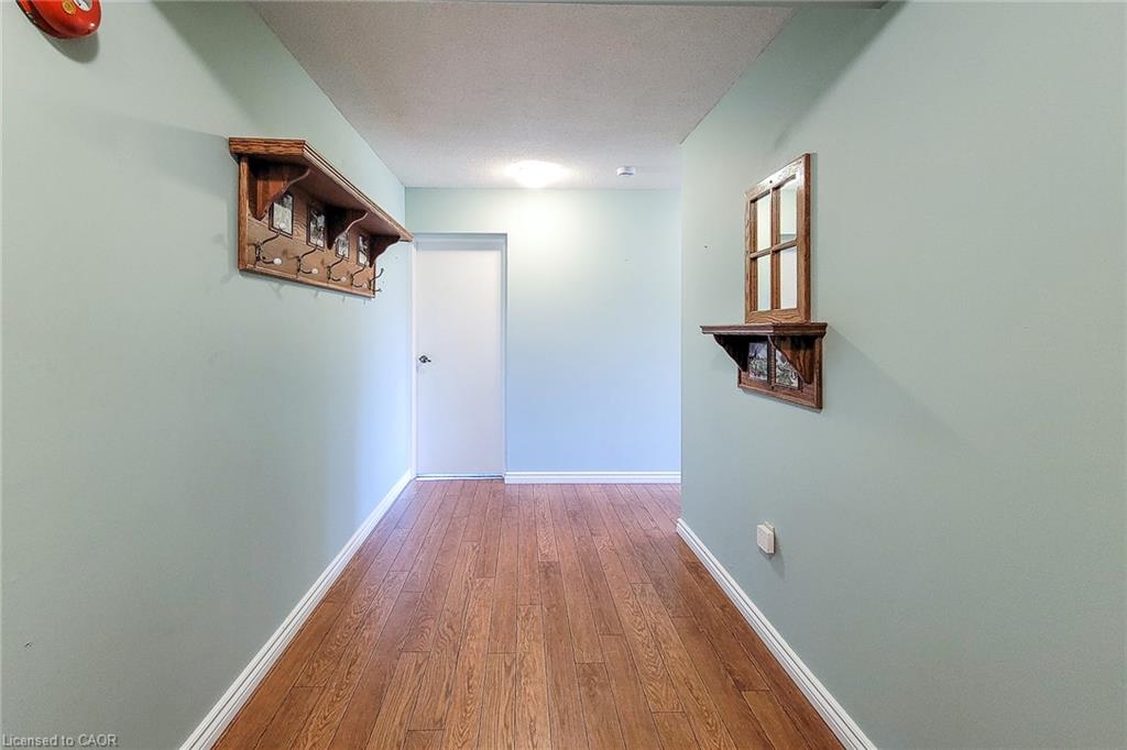 405-28 Robinson Street N Property Photo 10