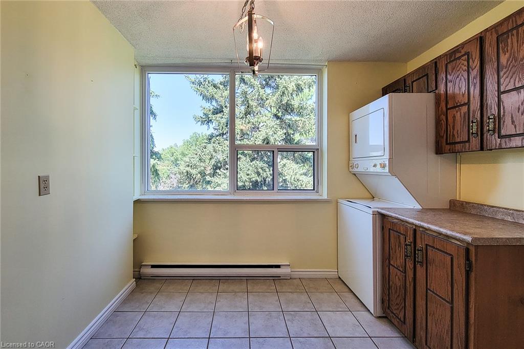 405-28 Robinson Street N Property Photo 20