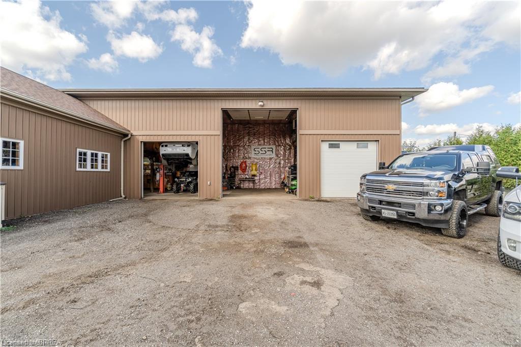 591 Governors Road E Property Photo 2