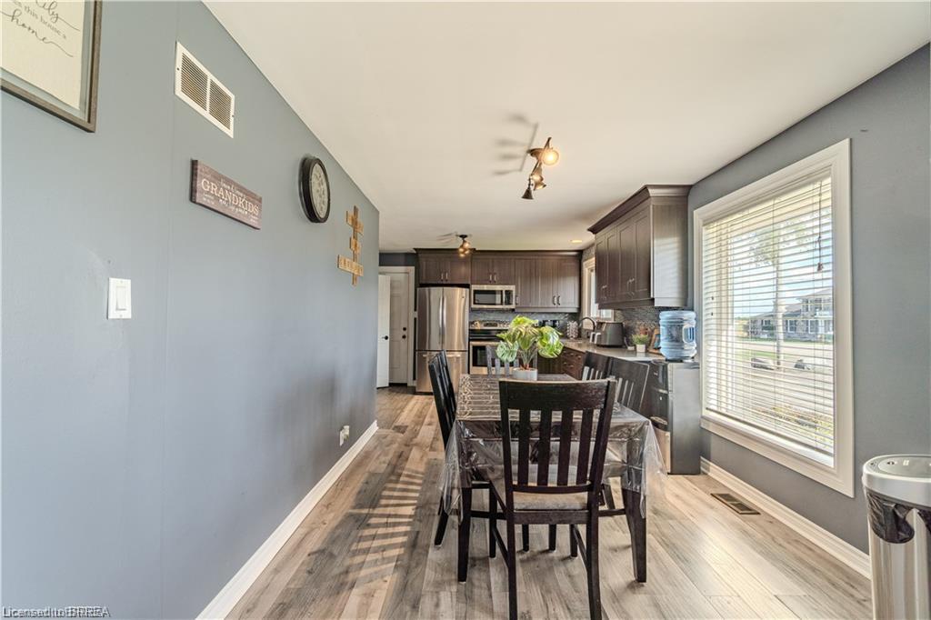 591 Governors Road E Property Photo 6