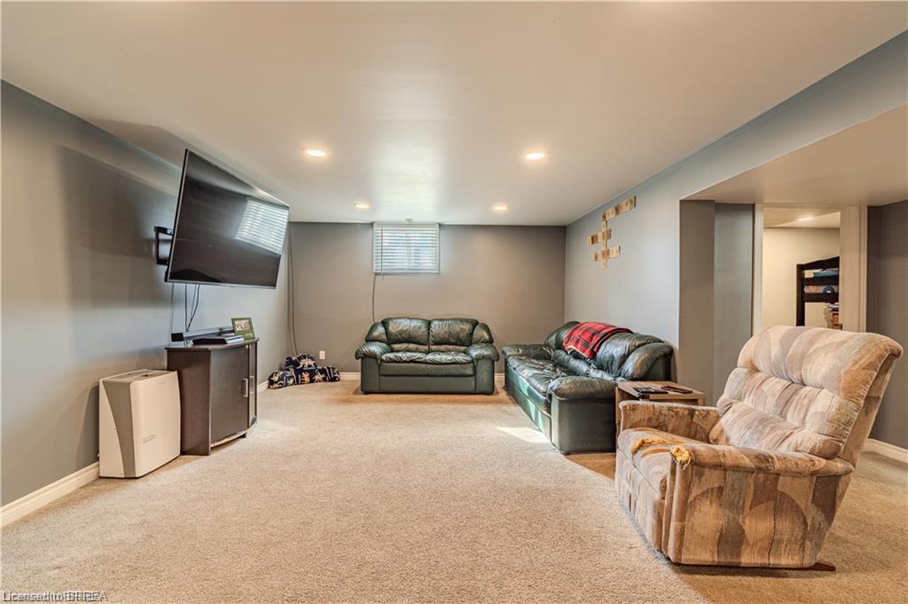 591 Governors Road E Property Photo 18