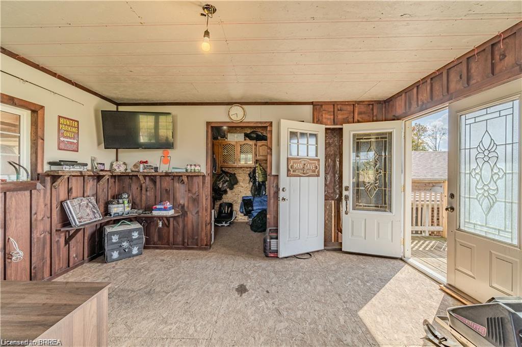 591 Governors Road E Property Photo 38