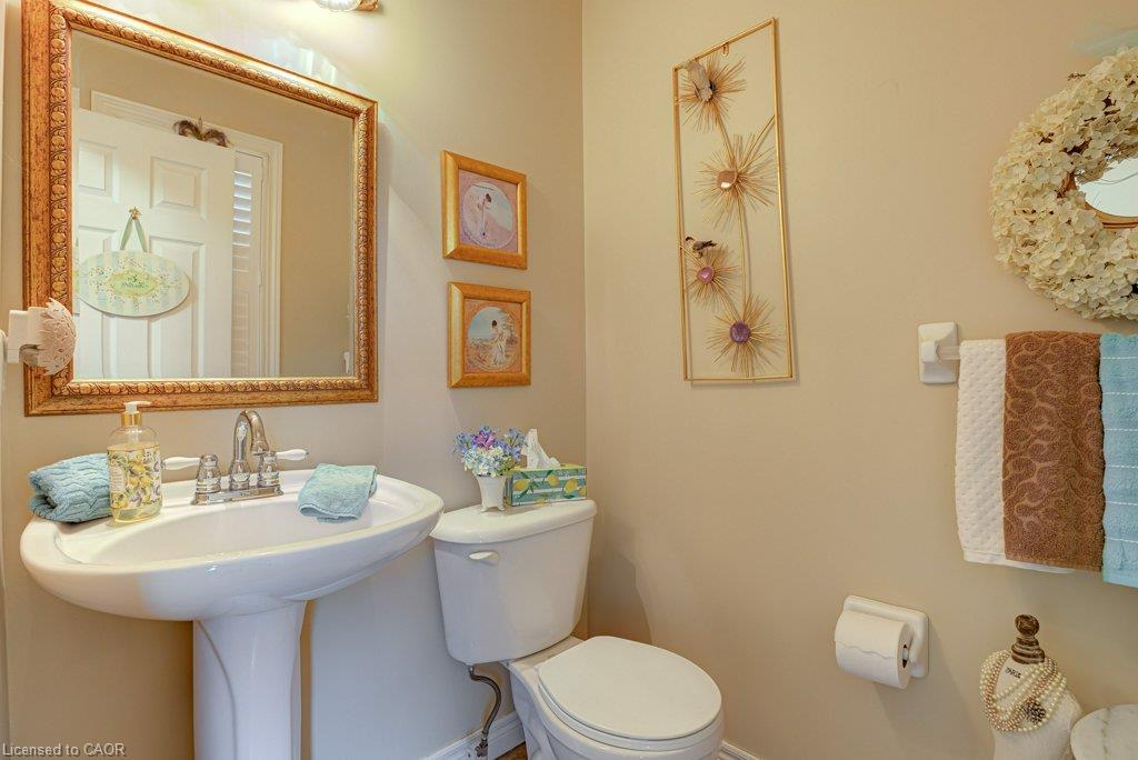 460 Lausanne Crescent Property Photo 6