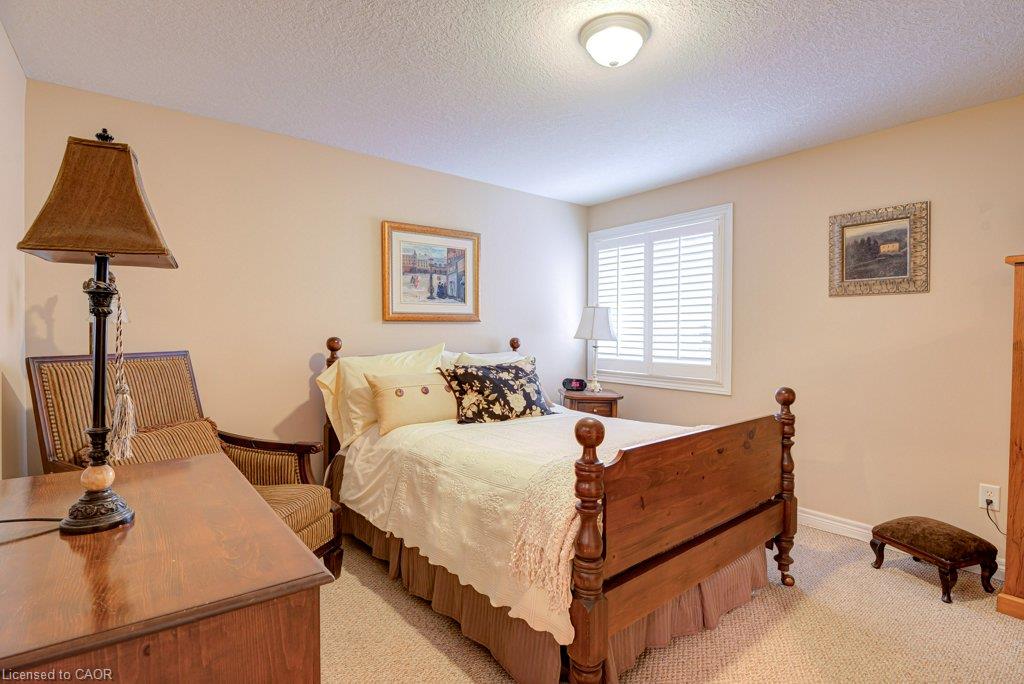 460 Lausanne Crescent Property Photo 22