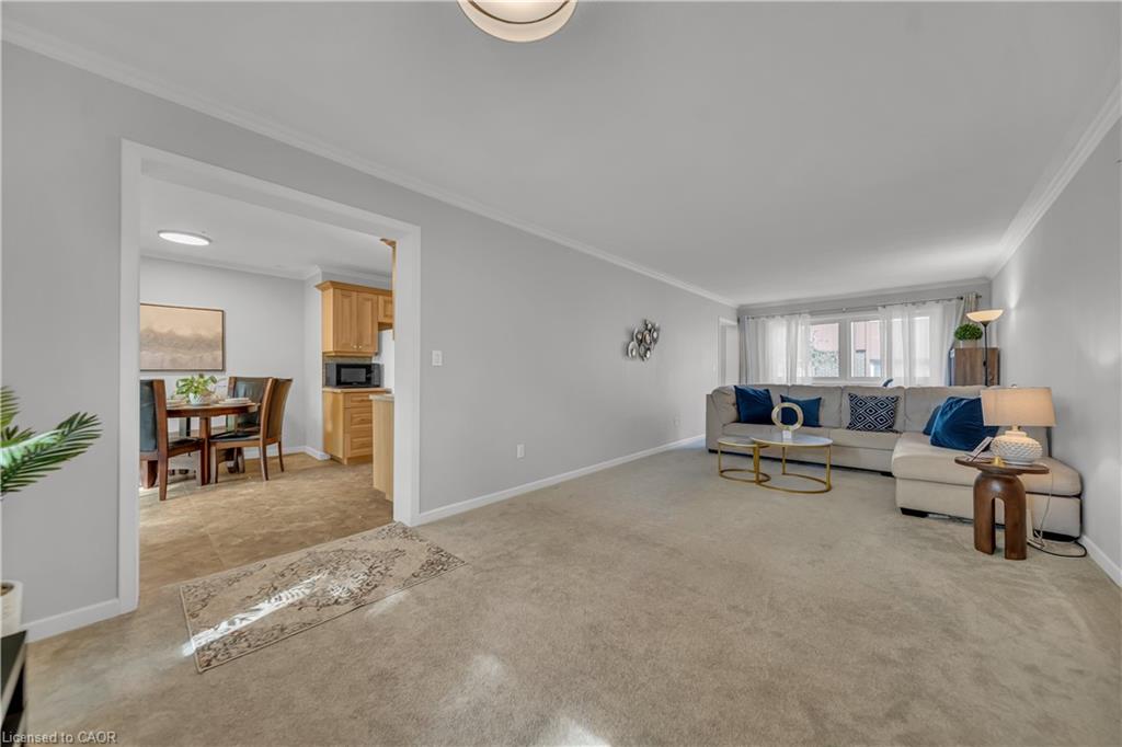101-121 University Avenue E Property Photo 9