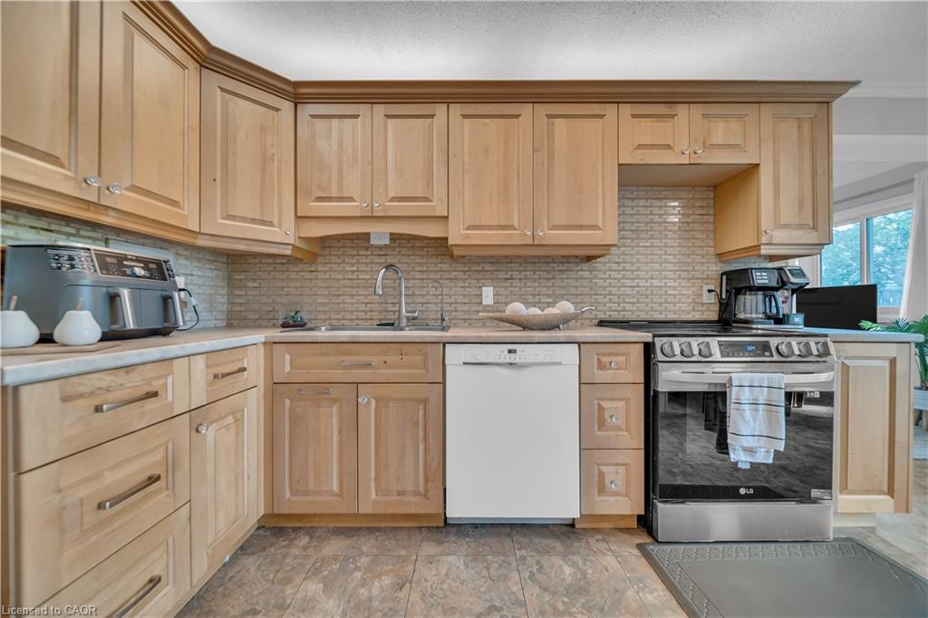 101-121 University Avenue E Property Photo 10