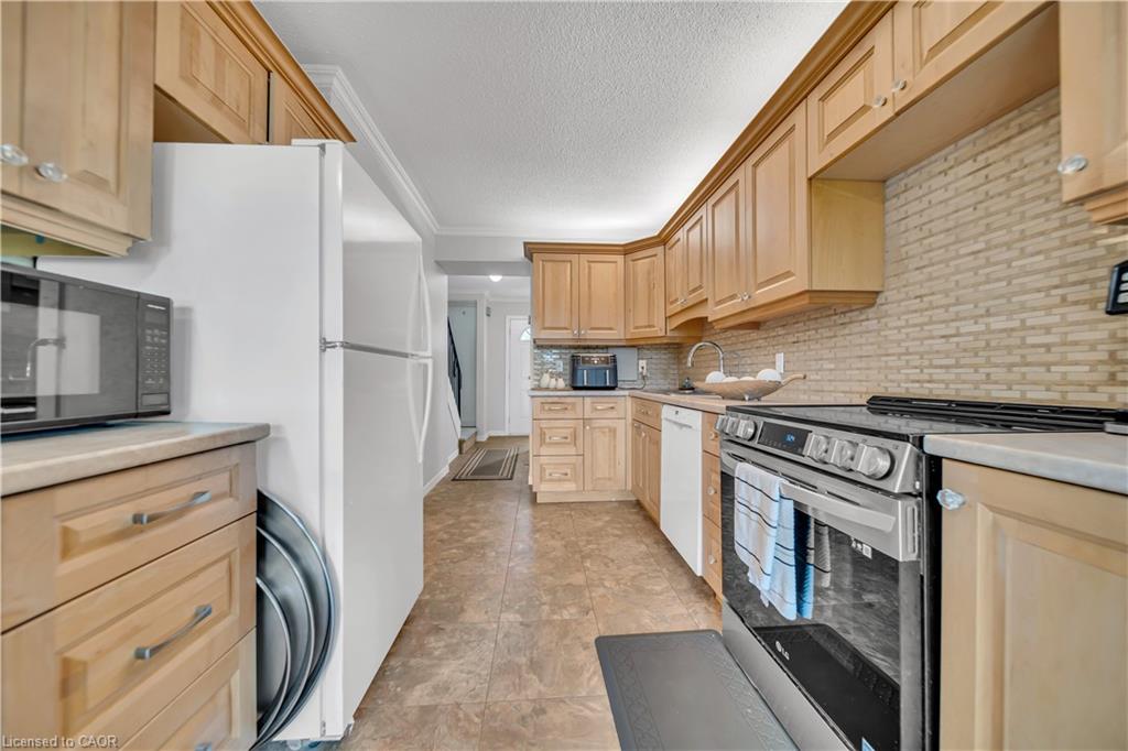 101-121 University Avenue E Property Photo 11